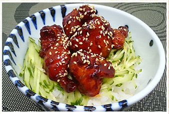 ヤンニョムチキン丼