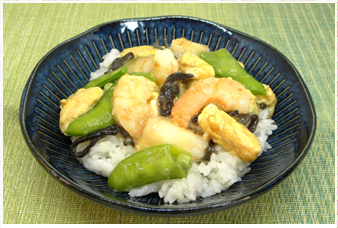 さやえんどうときくらげ丼